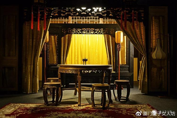 立体空间,大型置景与精美道具配备;2.光影效果,人物更有情绪质感;3